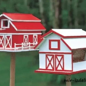 Амбарный домик и кормушка