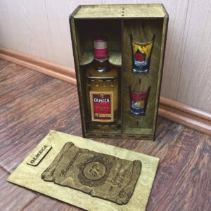 Коробка под бутылку 0.7л и 2 рюмки