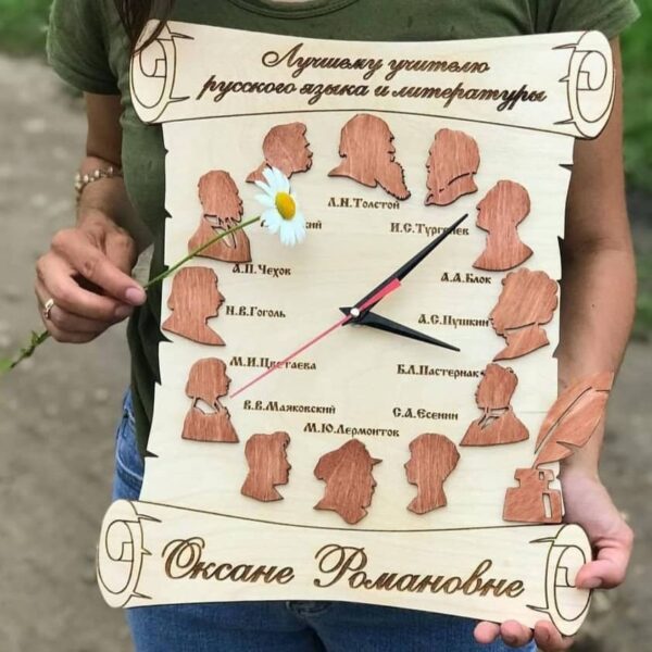Часы учителю русского и литературы