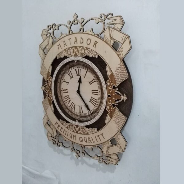 Резные часы с гравировкой Матадор
