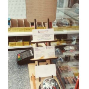 Трёхуровневая стойка для визиток
