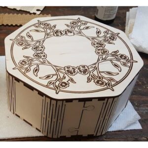 Восьмиугольная шкатулка с розами